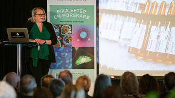 Fika efter en forskareVi bjuder på kunskap och fika. Populärvetenskapliga live-sända seminarier ger dig möjlighet att ta del av spännande medicinsk forskning.