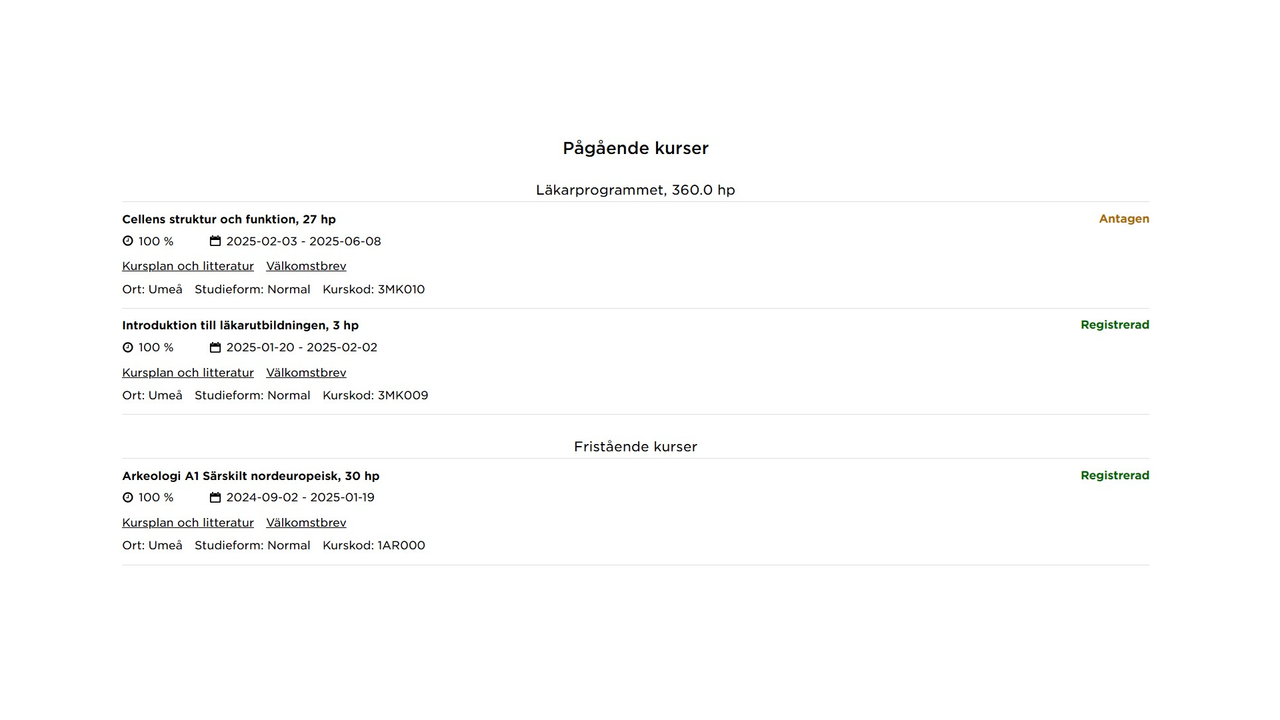 En lista med en students pågående programkurser och fristående kurser i svart text mot en vit botten på den nya studentwebben. I högerkant anges status med orden antagen eller  registrerad.