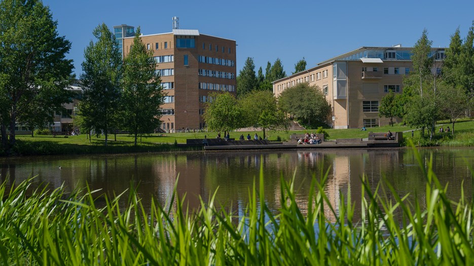 Umeå universitets campus vårbild