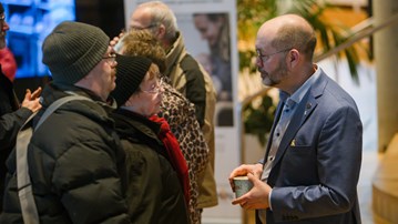 Fika efter en forskareVi bjuder på kunskap och fika. Populärvetenskapliga live-sända seminarier ger dig möjlighet att ta del av spännande medicinsk forskning.