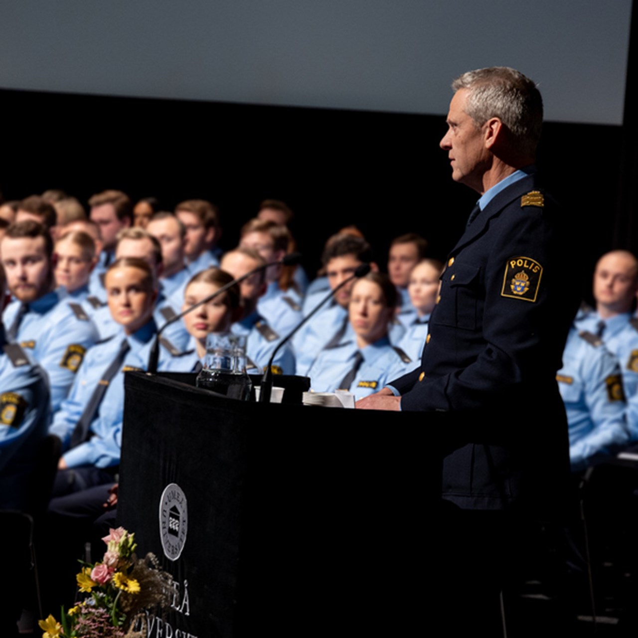 Lars Wahlberg håller tal på polisutbildningens examensceremoni