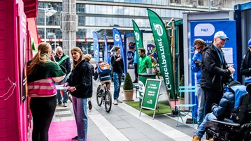 EU-valet 2019 har börjat på Sergels torg i centrala Stockholm. Personer besöker partiernas montrar.