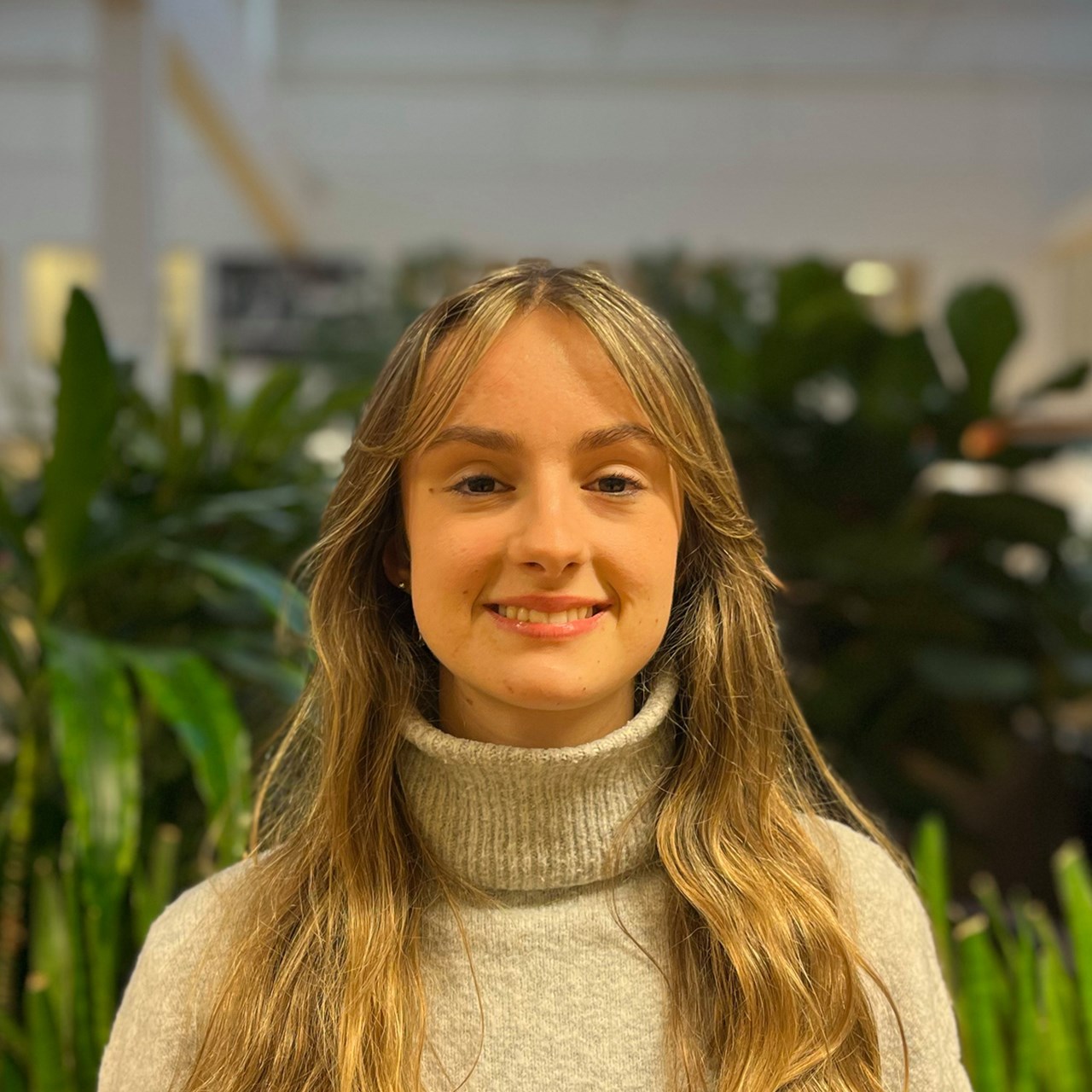 Exchange student standing in the University Library