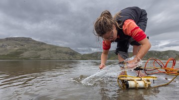 Václava Hazuková, cellting water samples from an Arctic lake.