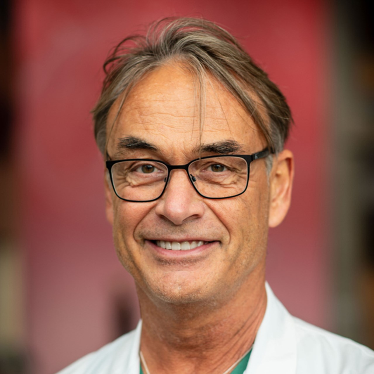 Porträttbild på Niklas Marklund, professor/överläkare, Lunds universitet.