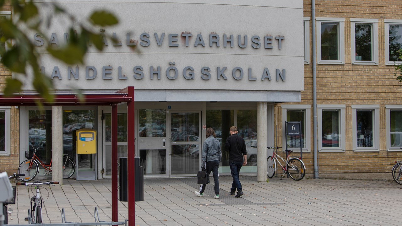 The entrance of Umeå School of Business, Economics and Statistics.