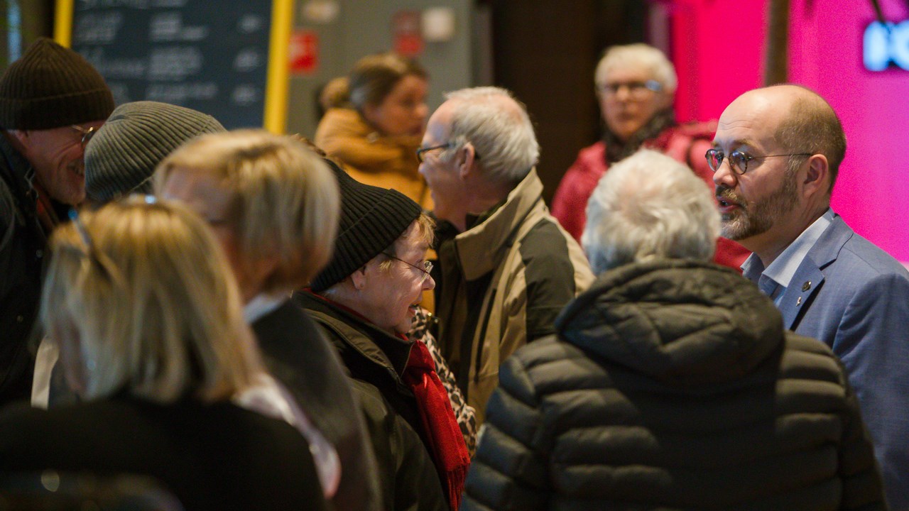 Fika efter en forskareVi bjuder på kunskap och fika. Populärvetenskapliga live-sända seminarier ger dig möjlighet att ta del av spännande medicinsk forskning.