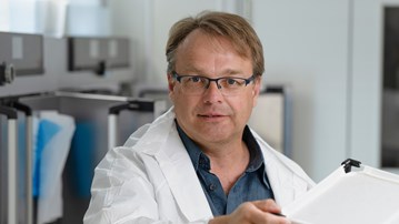 Oliver BillkerProfessor vid Institutionen för molekylärbiologiEnhet: Grupp Oliver BillkerAnknuten som forskare till Molekylär Infektionsmedicin, Sverige (MIMS)Roll: Föreståndare
