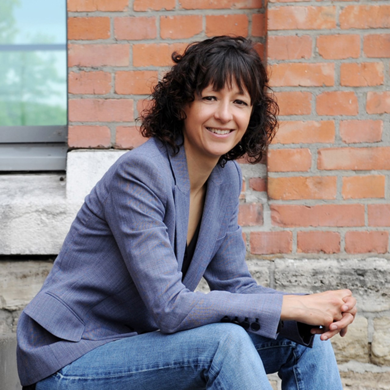 Porträtt av Emmanuelle Charpentier, hedersdoktor vid Umeå universitet.