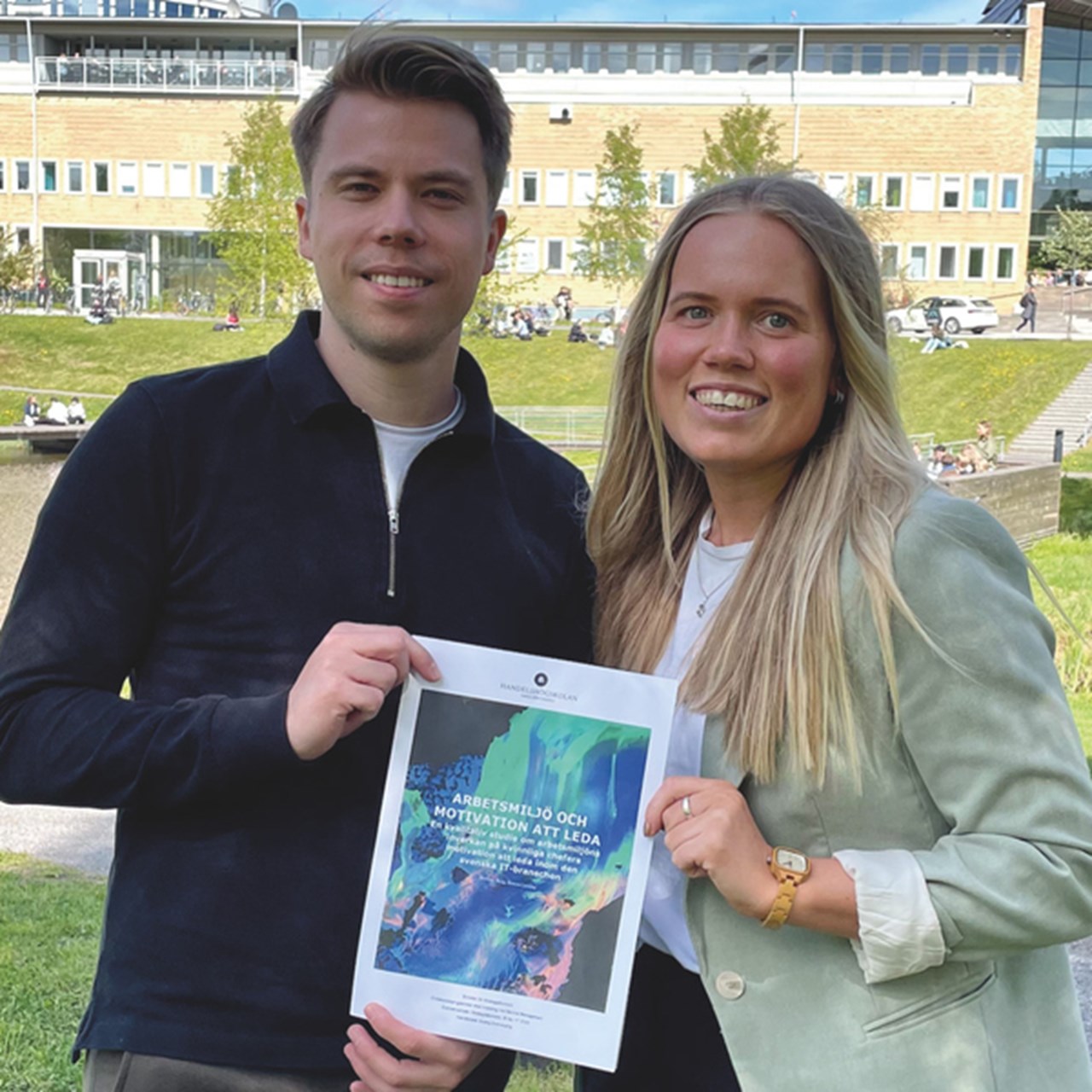 Simon Laukka och Evelina Berg, mottagare av Nordeas uppsatspris inom mångfald och inkludering.