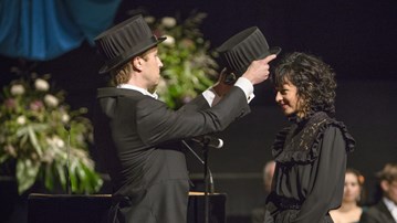 Emanuelle Charpentier receives her doctoral hat.