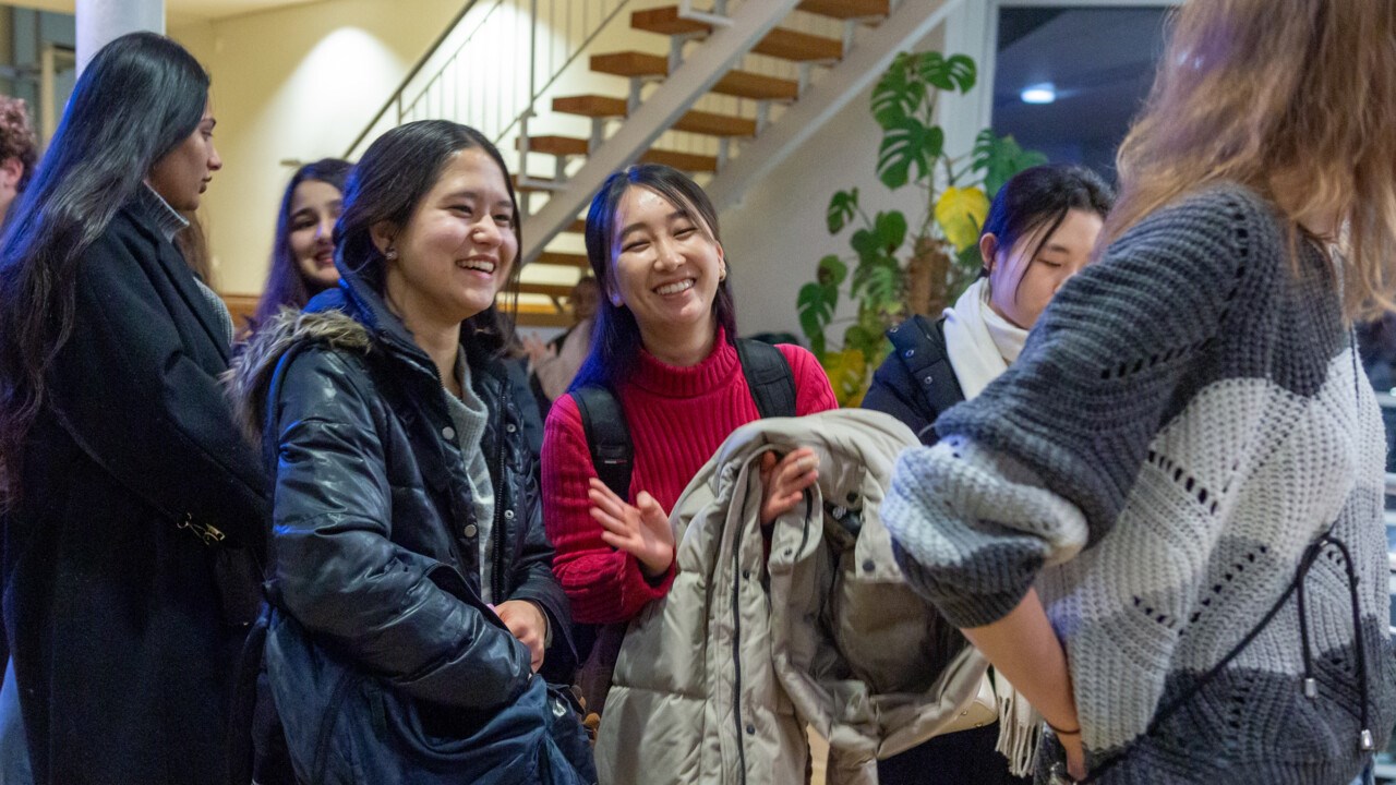 Photo of international students at a mingle event at Umeå University.