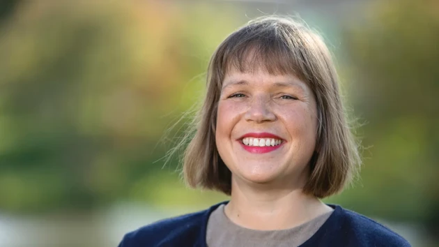 A picture of a woman in a green background