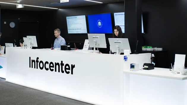 Infocenter's service desk with two service staff behind a computer screen each.