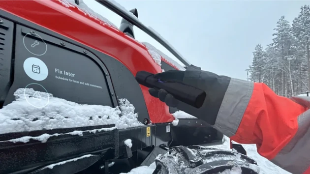 The mechanic chooses whether a certain part of the machine they just examined has to be repaired immediately, or if a repair is scheduled later.