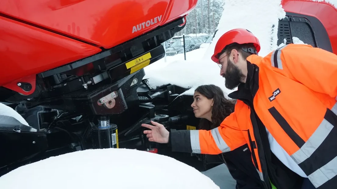 Co-Act aims to ensure the safe and efficient repair and maintenance of
forestry machines. It is a prognosis tool that implements structured systems within data gathering and a 3D simulation-based framework. The system emphasizes the challenges with the potential departure of experienced mechanics, guards against potential knowledge gaps, and enhances knowledge transfer.