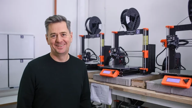 New technology is a central in Johan Redström's research. 3D printers are one of many tools used at the Umeå Institute of Design.