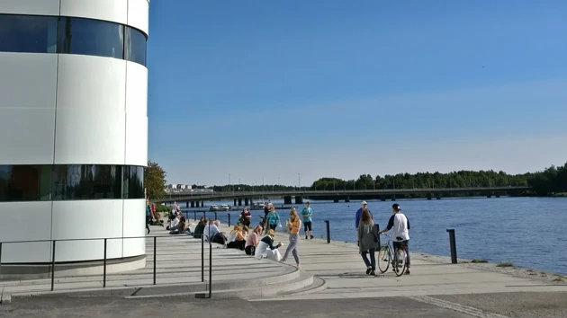 Väven och strandpromenaden vid älven i Umeå centrum.