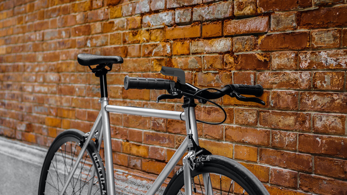 Photo of the produkt mounted on a bike.